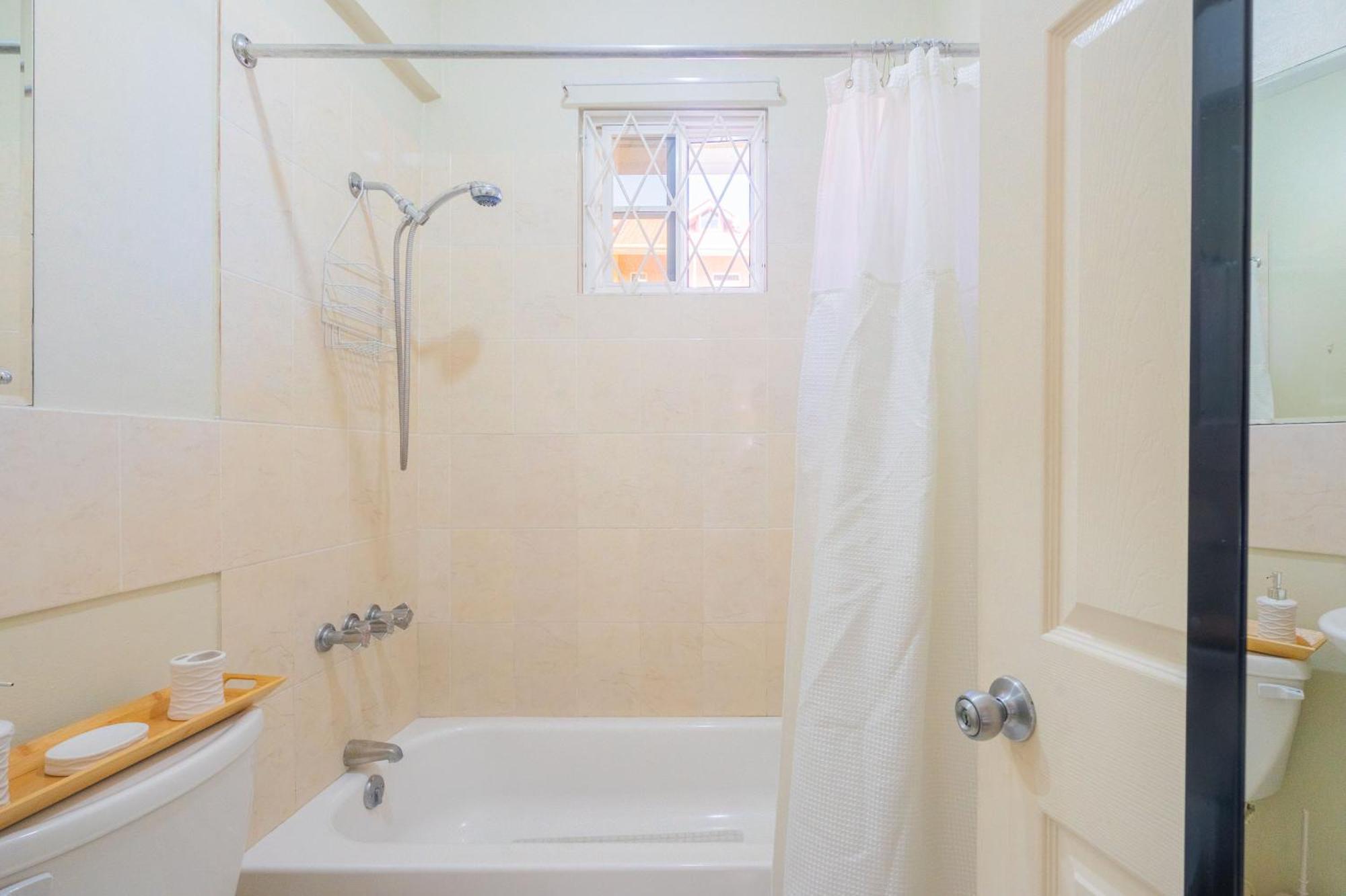 Musgrave Annex- Comfy 1 Bedroom Apartment On The Ground Floor Kingston Ngoại thất bức ảnh