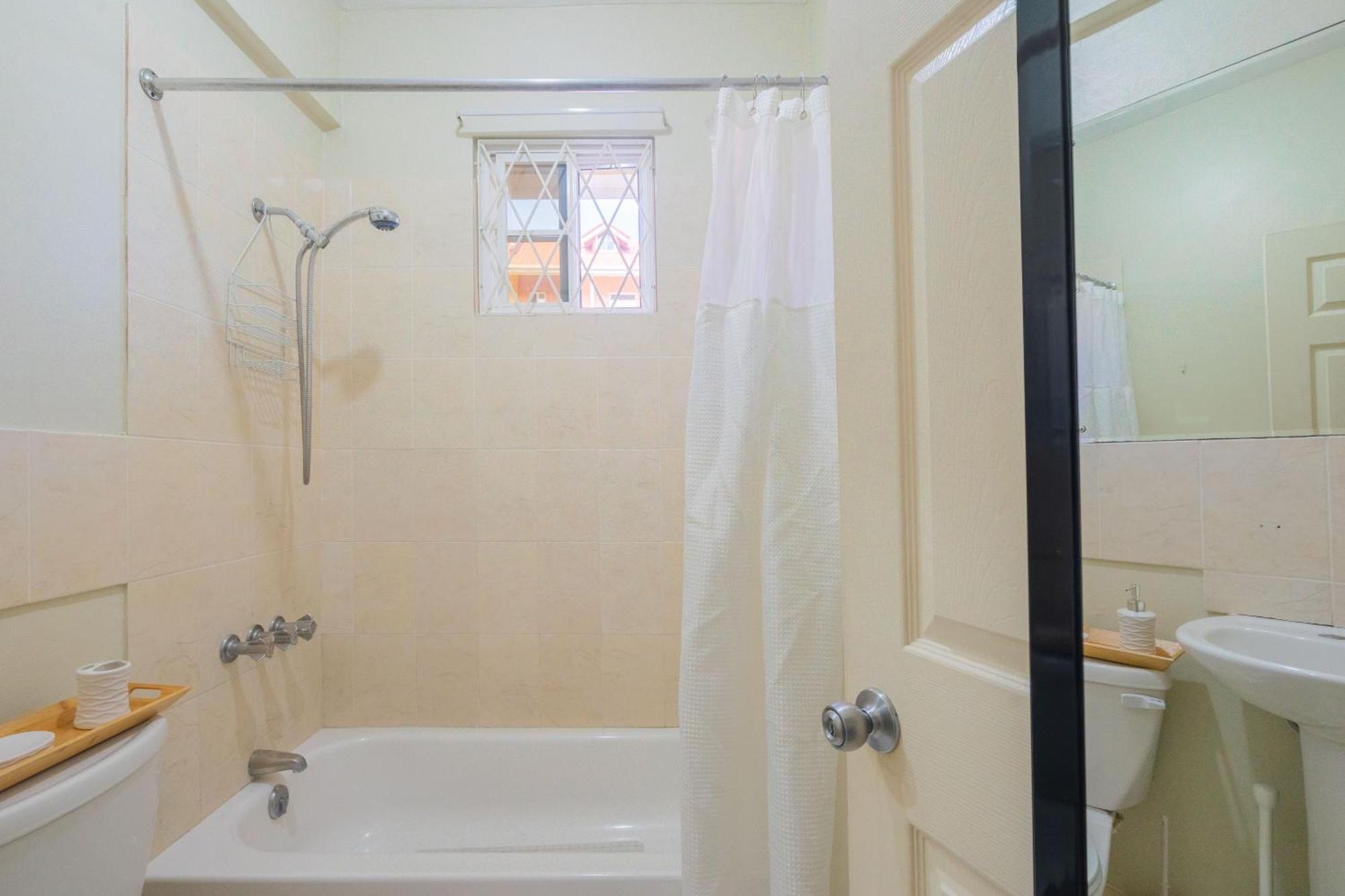 Musgrave Annex- Comfy 1 Bedroom Apartment On The Ground Floor Kingston Ngoại thất bức ảnh